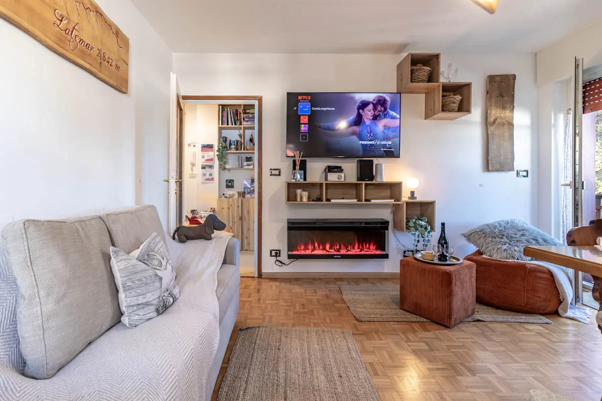 Soggiorno con vista Dolomiti da CostaLungaHouse